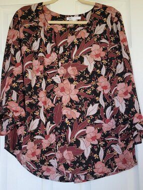 DR2 Silky V-neck 3/4 sleeved blouse